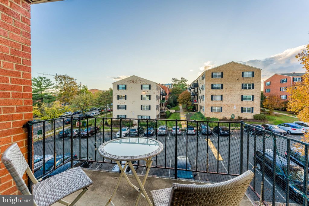 Photo of 444 N Armistead Street #304, ALEXANDRIA, VA 22312 (MLS # VAAX2051340)