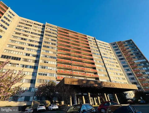 5340 Holmes Run Parkway Unit 1201, Alexandria, VA MLS: VAAX2044172