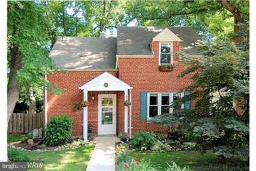 Beautiful Specious brick front single family home in a lovely kid-friendly neighborhood. Less than a block away to bus stop, few mins to Forest Glen and Wheaton metro stations, close to Wheaton shopping Mall, park. Easy accessibility to I-495 (several routes to get to beltway).The house will be freshly painted and professionally cleaned after current tenants moving out. 24 hours advanced noticed.