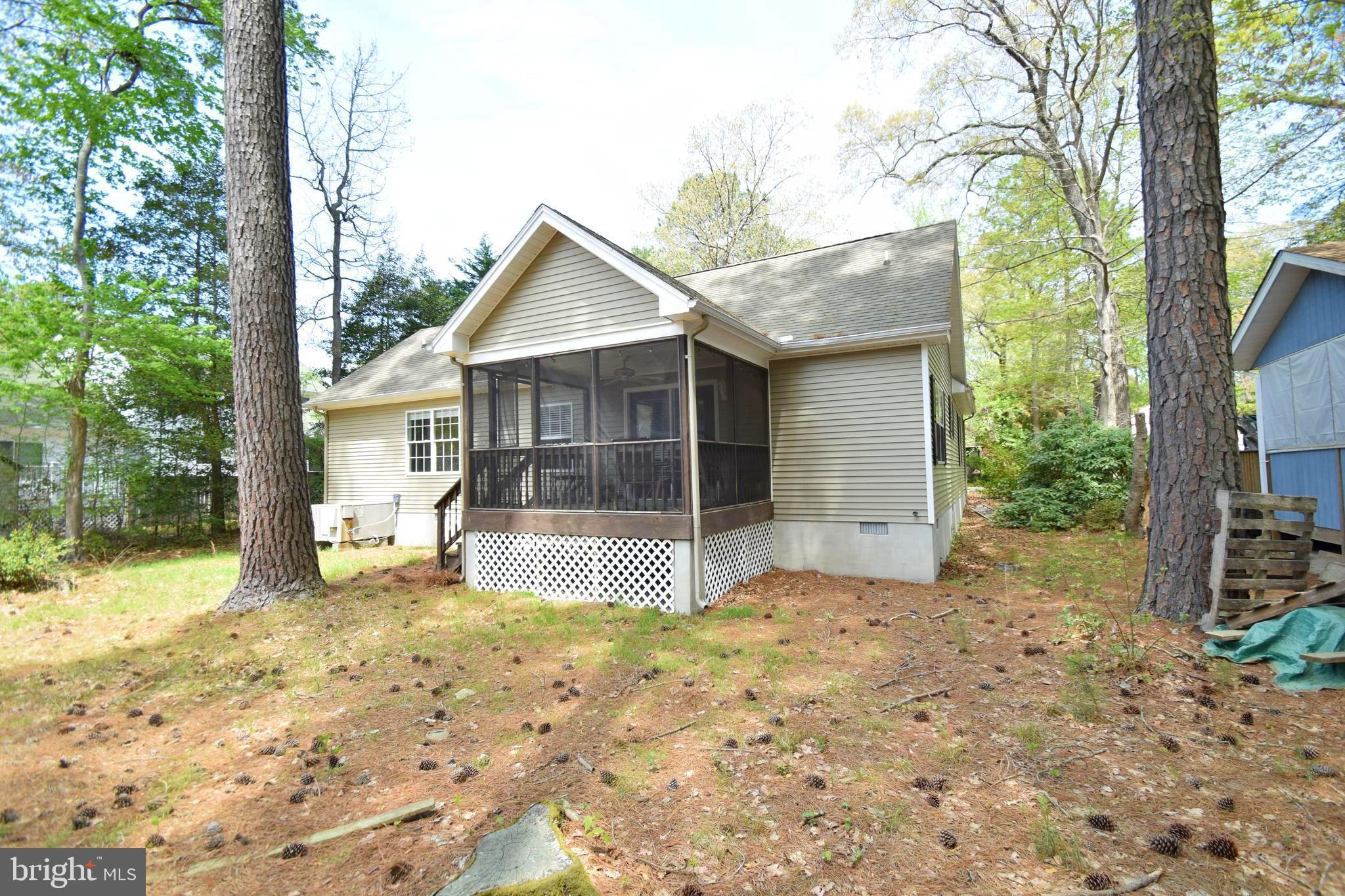 6 HICKORY WAY