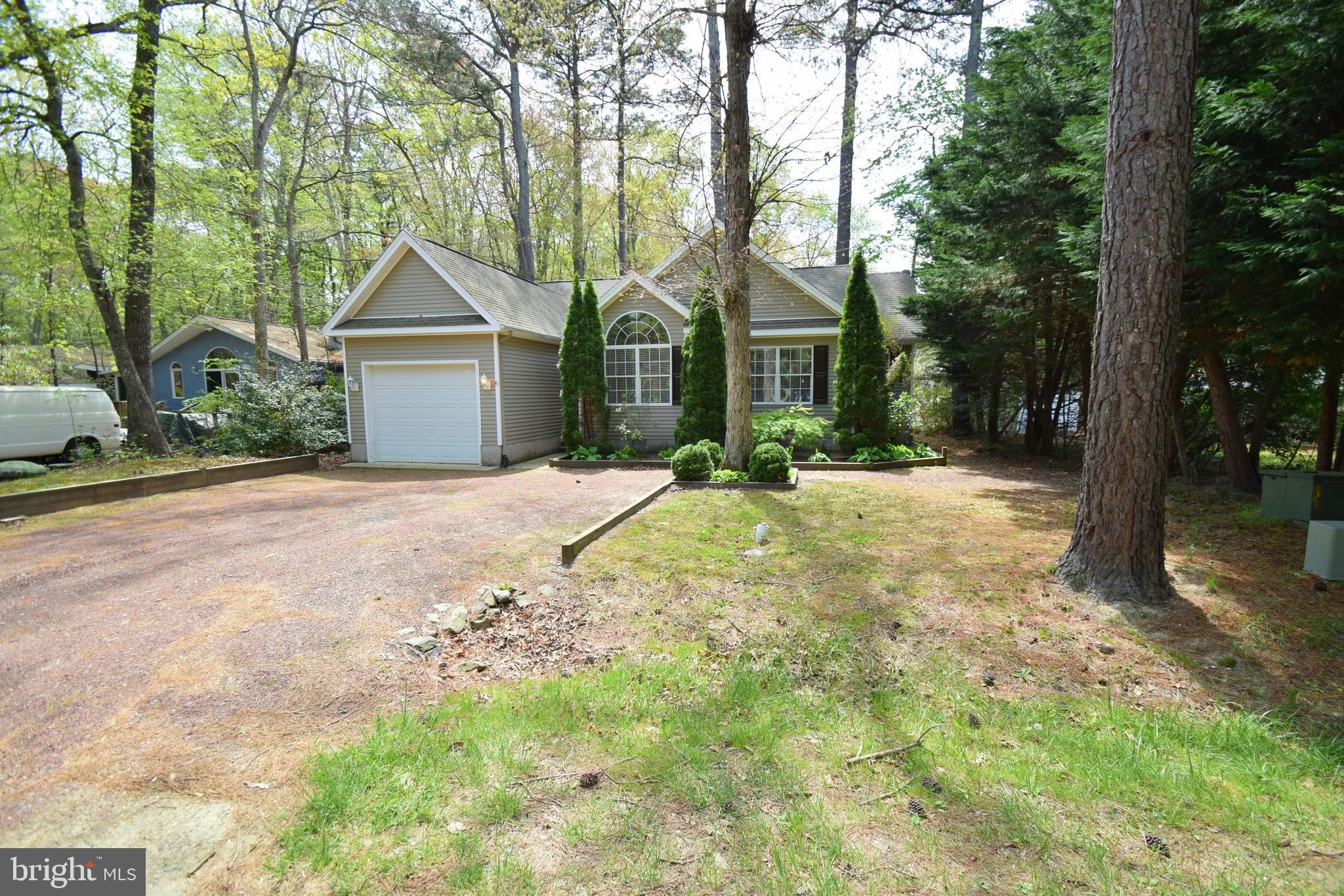6 HICKORY WAY
