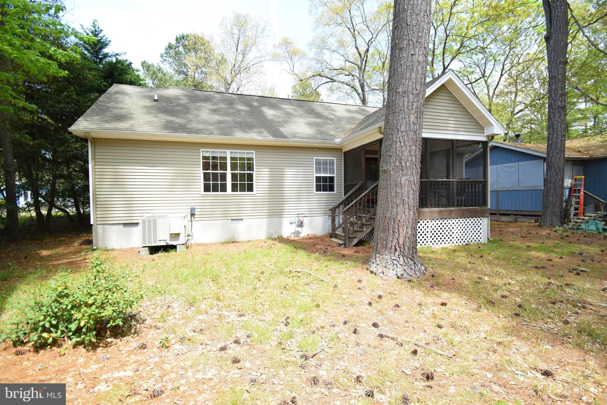 6 HICKORY WAY