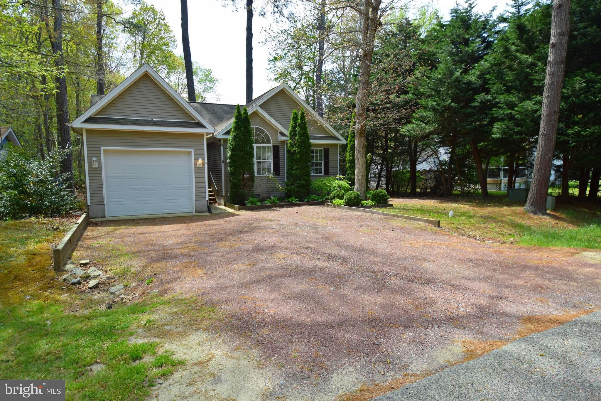 6 HICKORY WAY