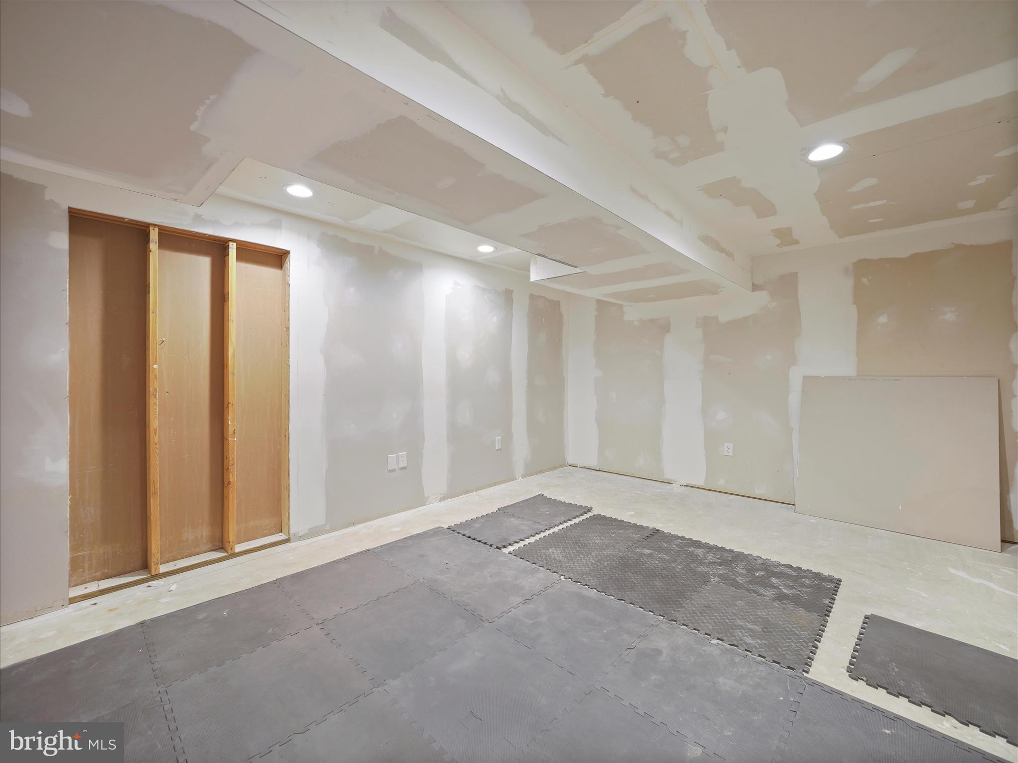 MAUGANS MEADOWS - Residential