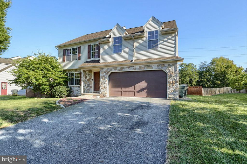 Photo of 13 CARRIAGE DR, MOUNTVILLE, PA 17554 (MLS # PALA2040256)