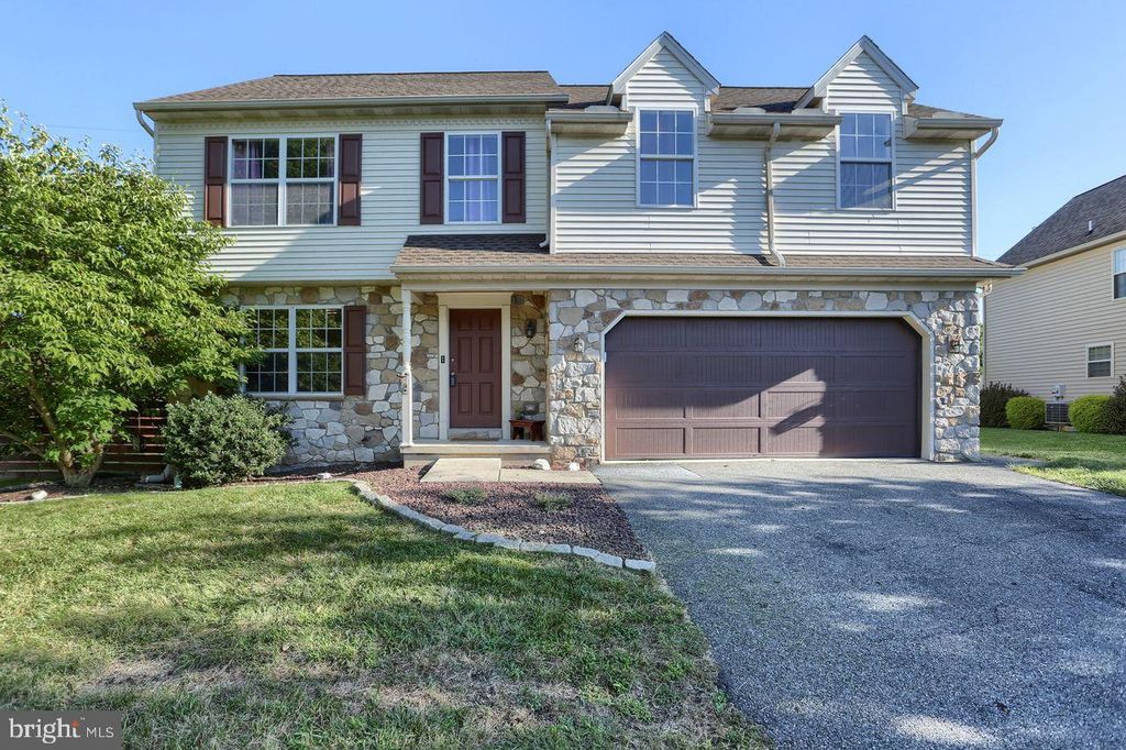 Photo of 13 CARRIAGE DR, MOUNTVILLE, PA 17554 (MLS # PALA2040256)