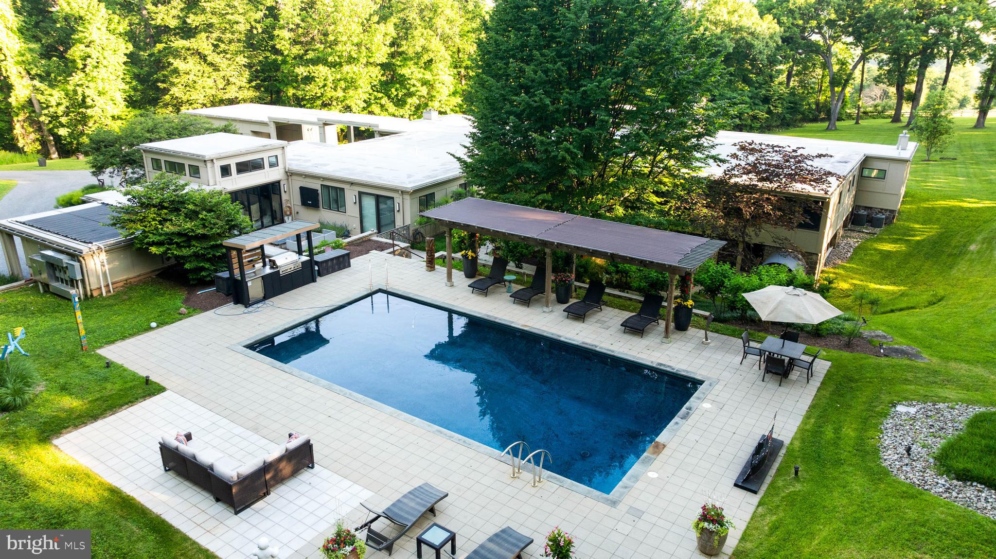 40 CAVESWOOD LANE