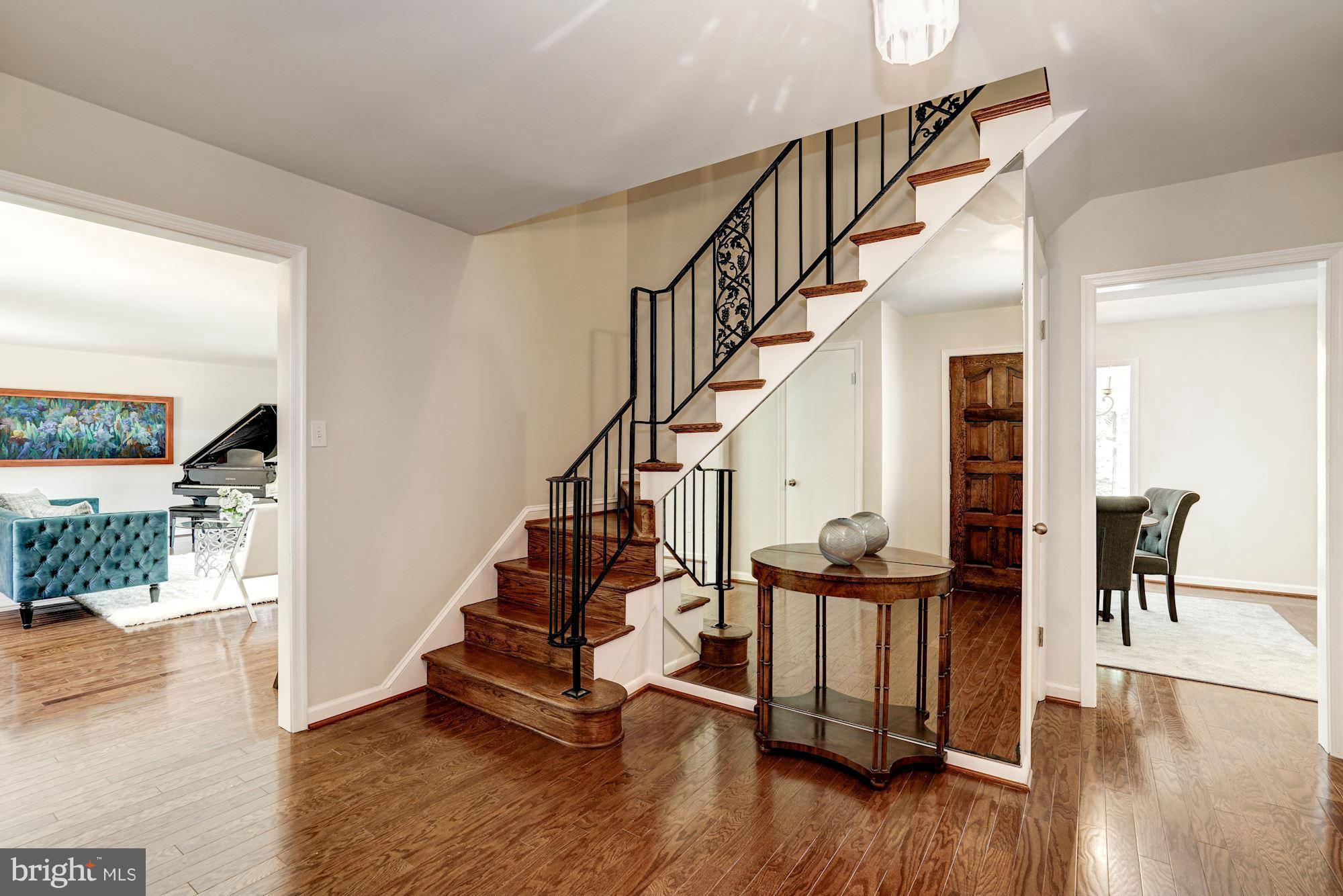 LAKE BARCROFT - Residential