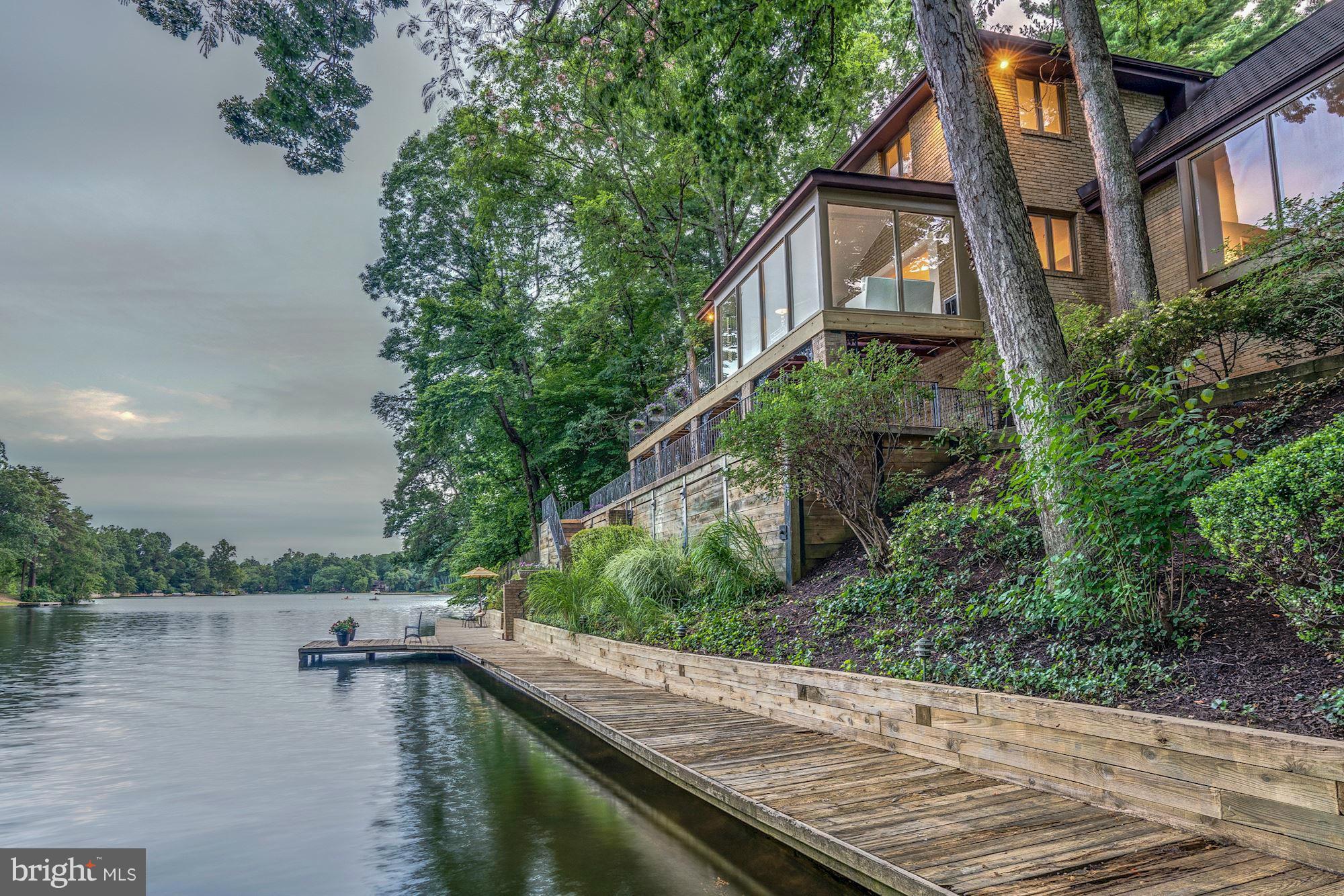 LAKE BARCROFT - Residential