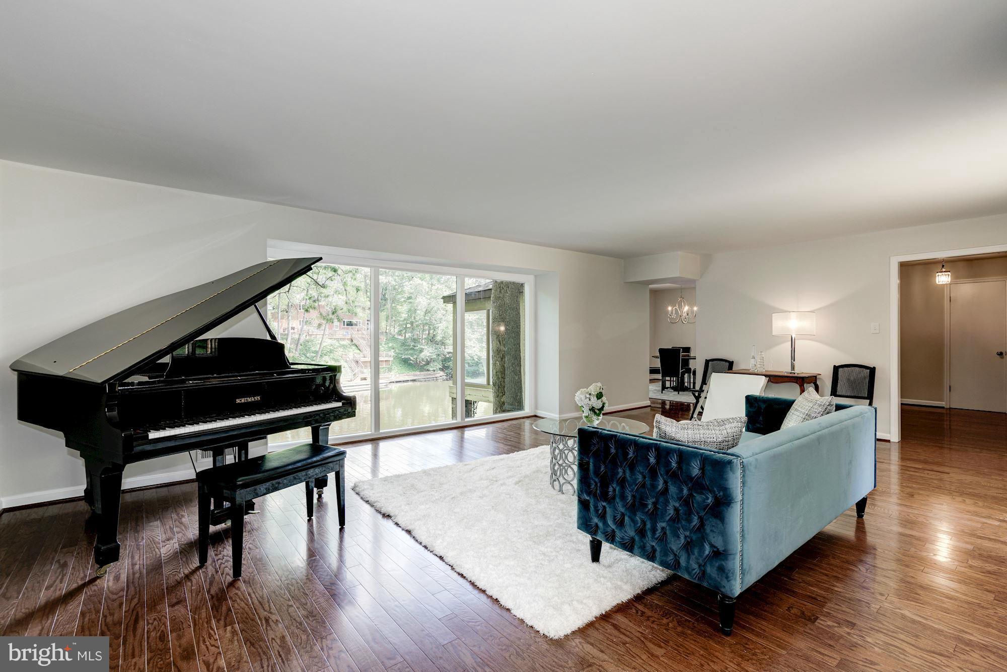 LAKE BARCROFT - Residential