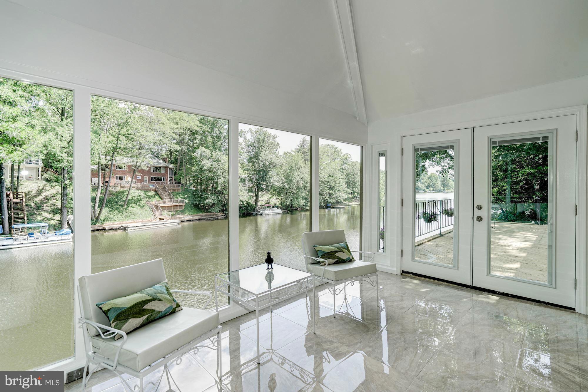 LAKE BARCROFT - Residential