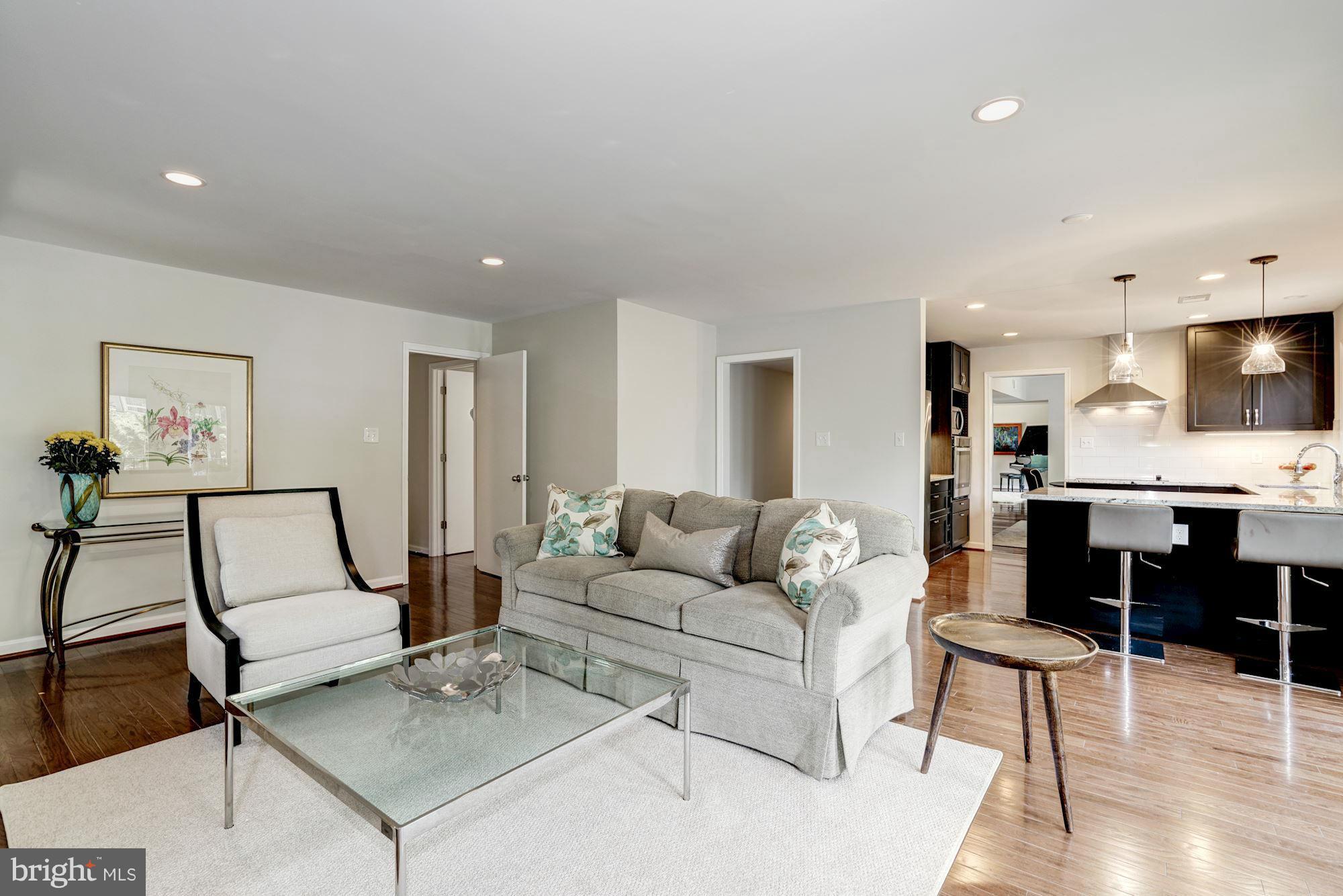 LAKE BARCROFT - Residential