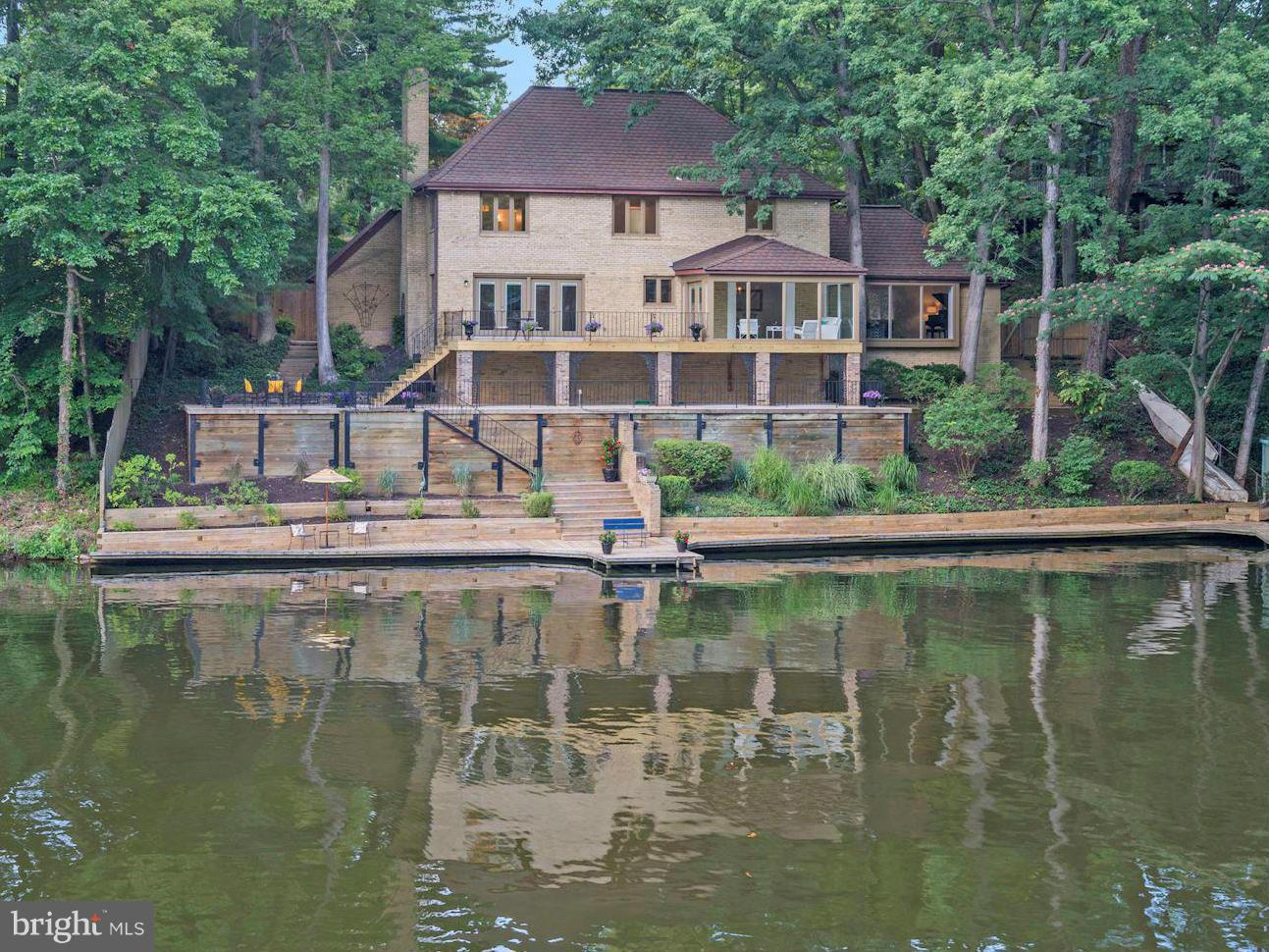 LAKE BARCROFT - Residential