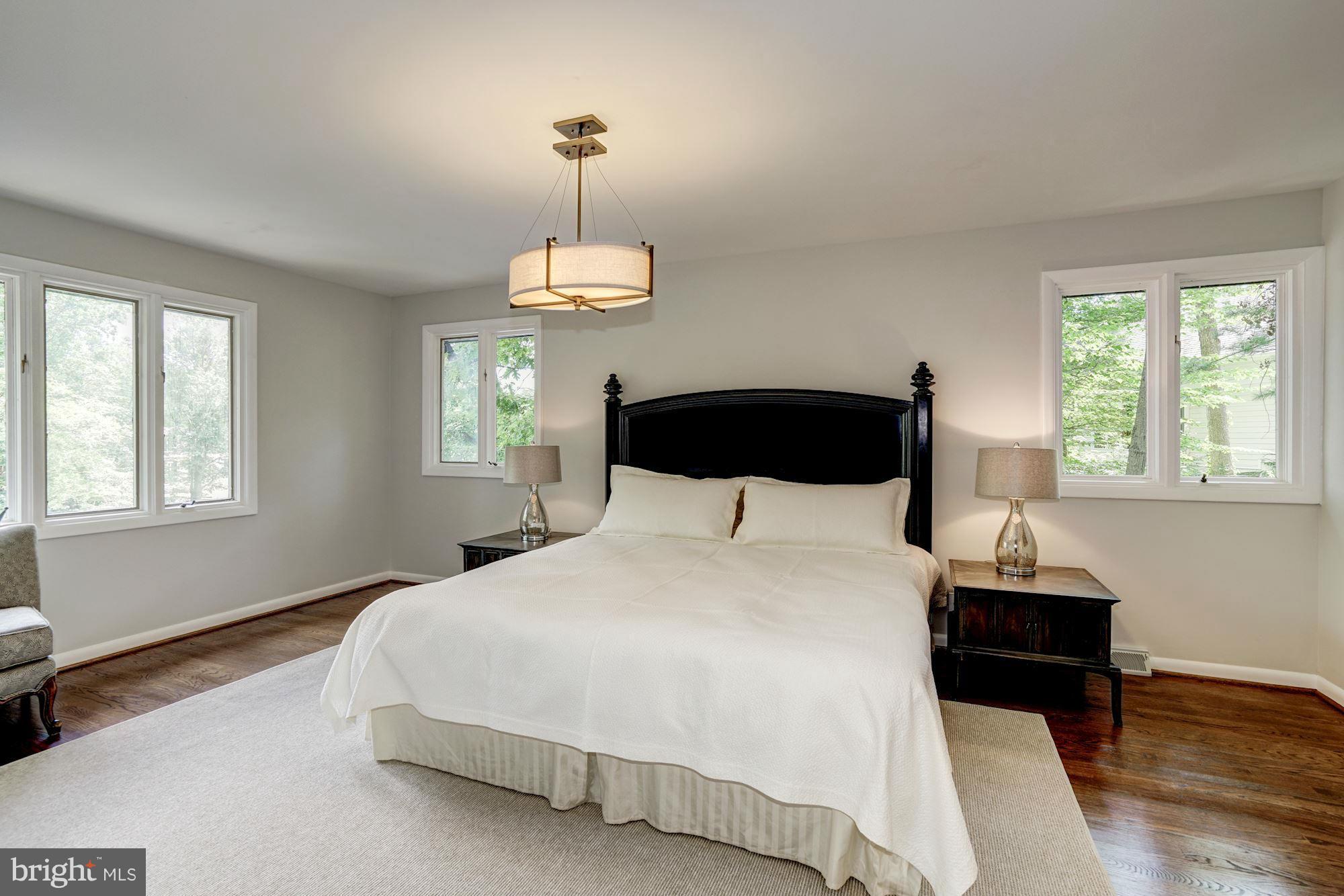 LAKE BARCROFT - Residential