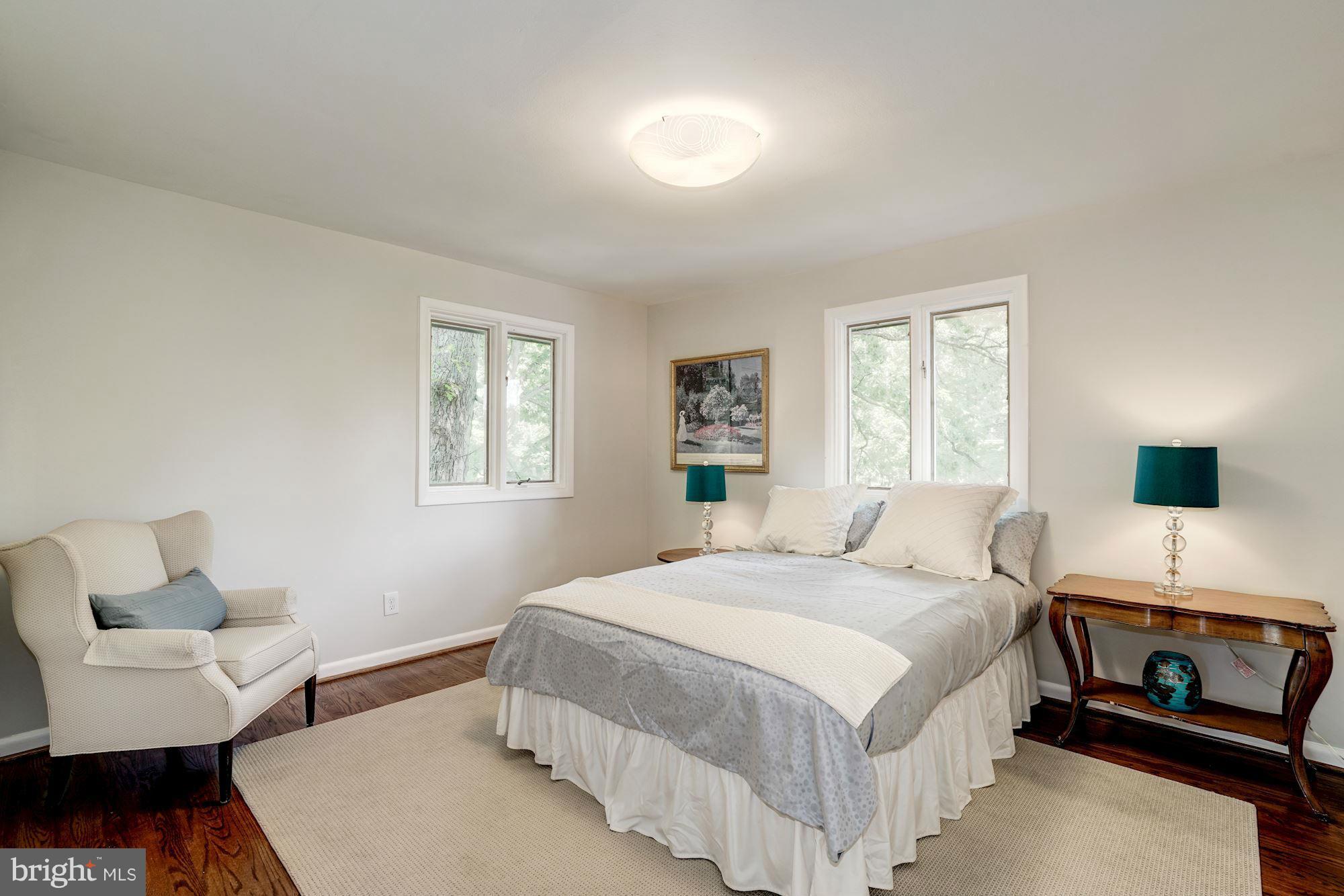 LAKE BARCROFT - Residential