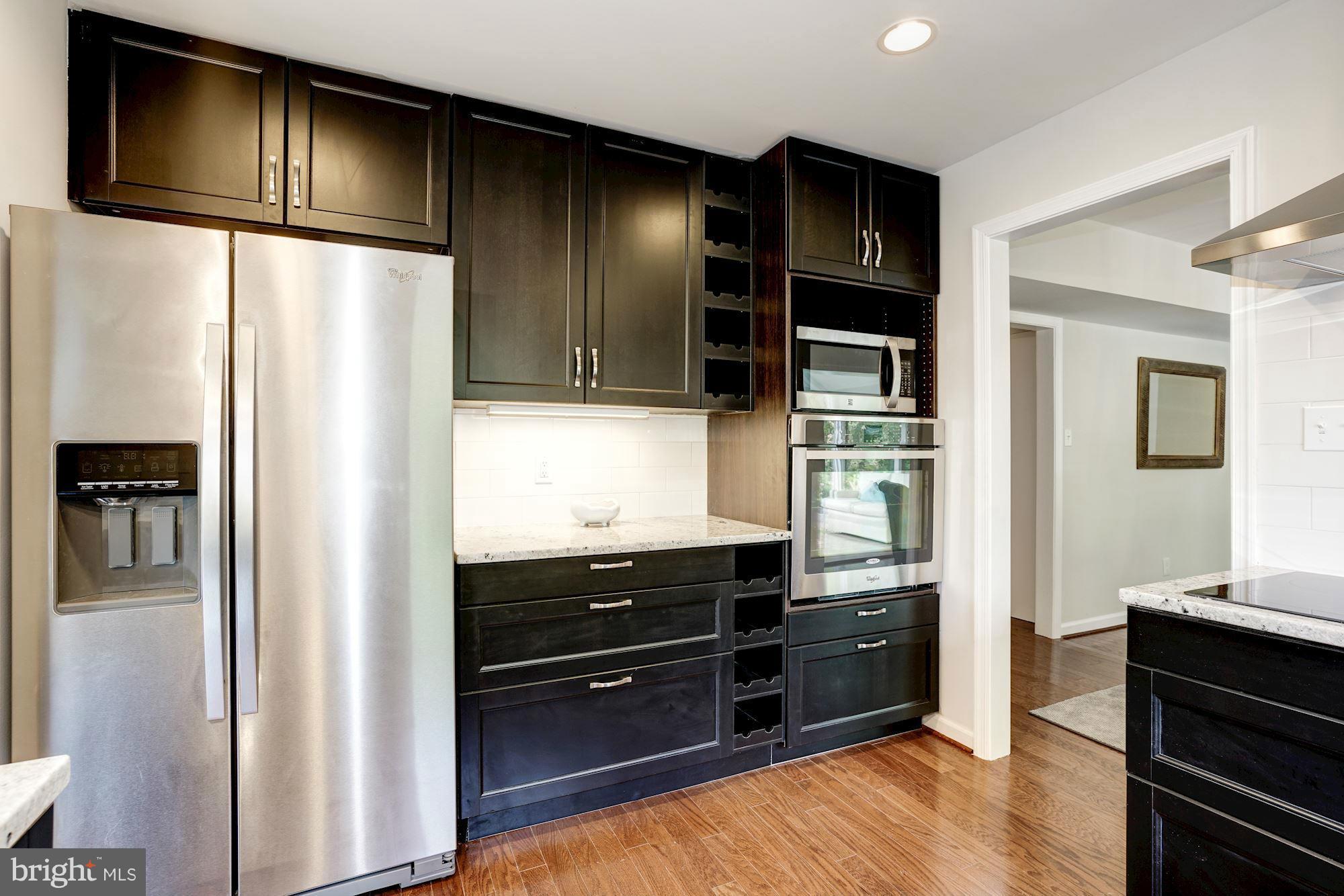 LAKE BARCROFT - Residential