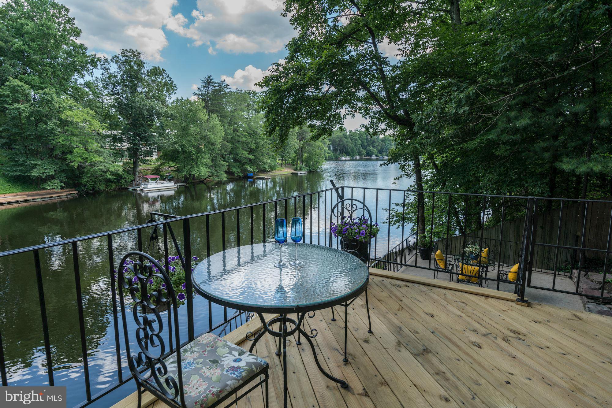 LAKE BARCROFT - Residential