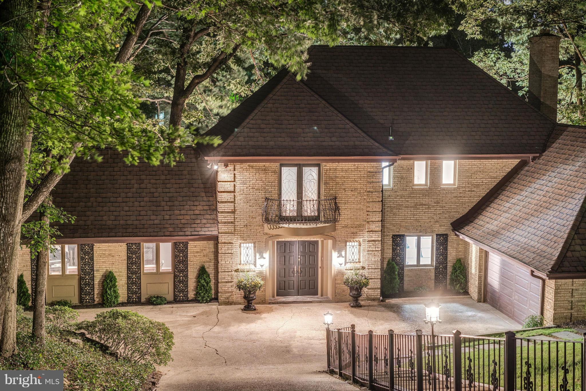 LAKE BARCROFT - Residential