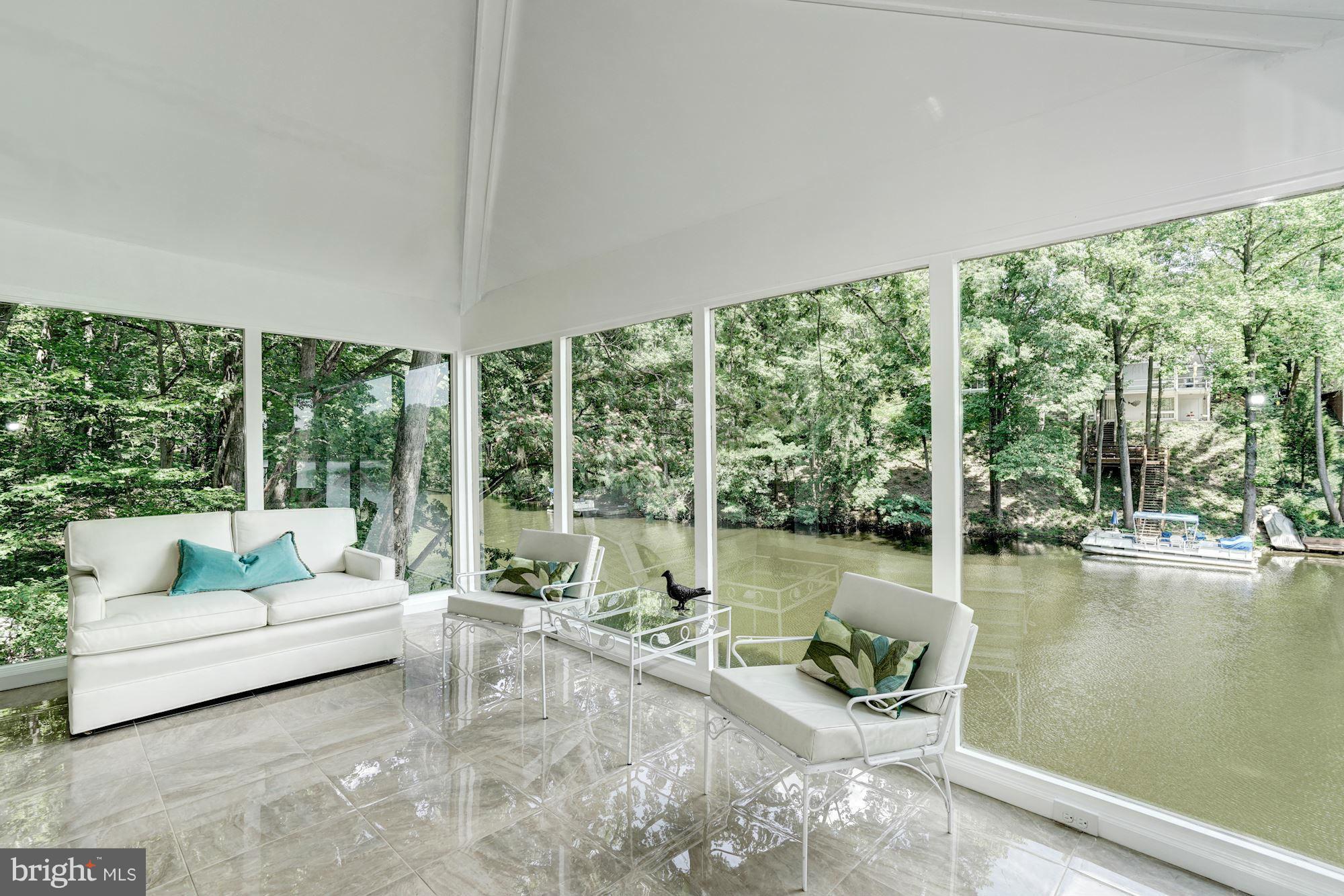 LAKE BARCROFT - Residential