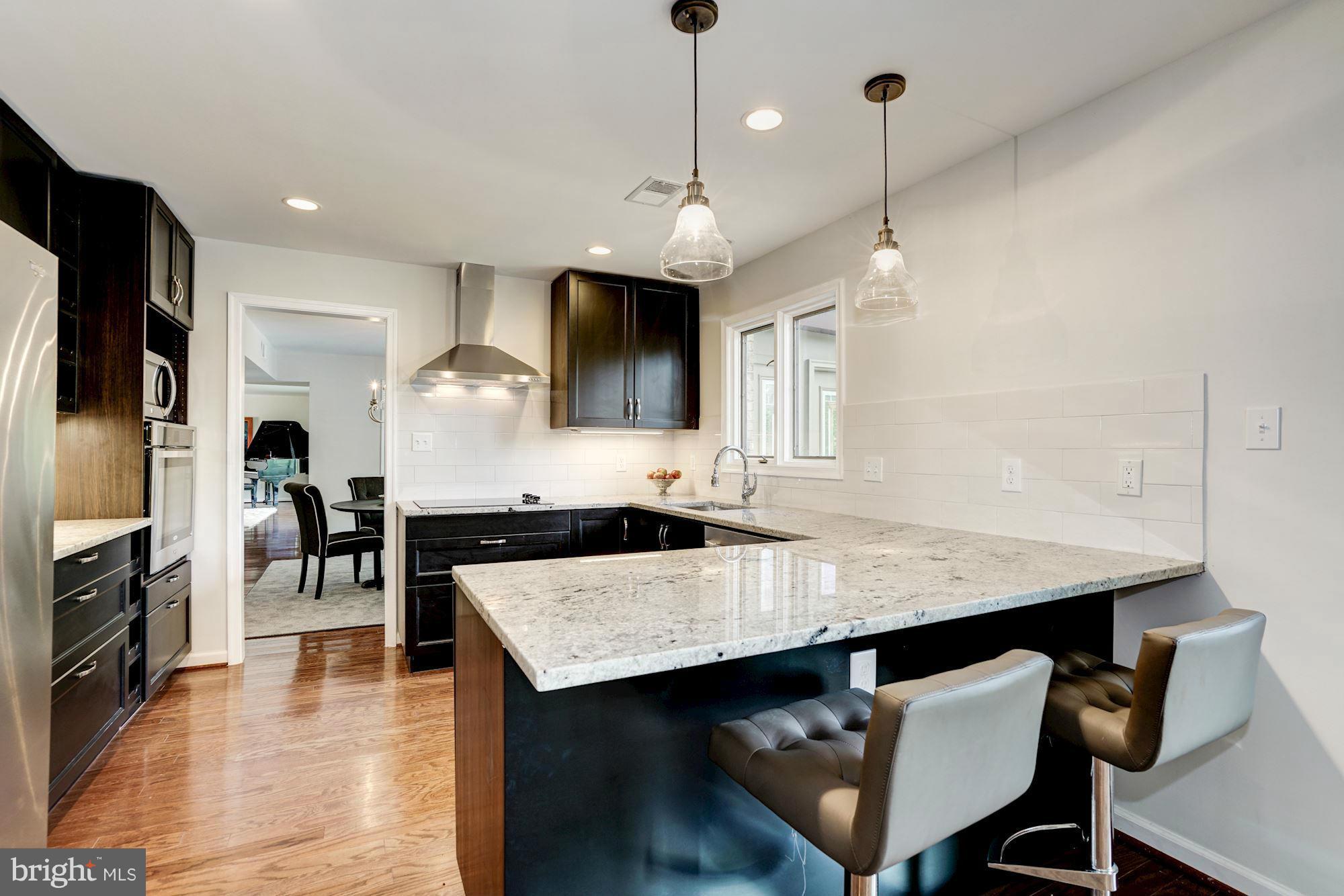 LAKE BARCROFT - Residential