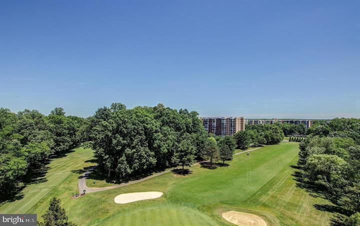 VANTAGE POINT EAST @ LEISURE WORLD - Residential