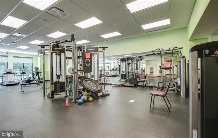 VANTAGE POINT EAST @ LEISURE WORLD - Residential