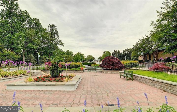 VANTAGE POINT EAST @ LEISURE WORLD - Residential