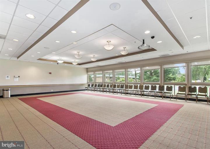 VANTAGE POINT EAST @ LEISURE WORLD - Residential