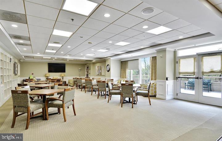 VANTAGE POINT EAST @ LEISURE WORLD - Residential
