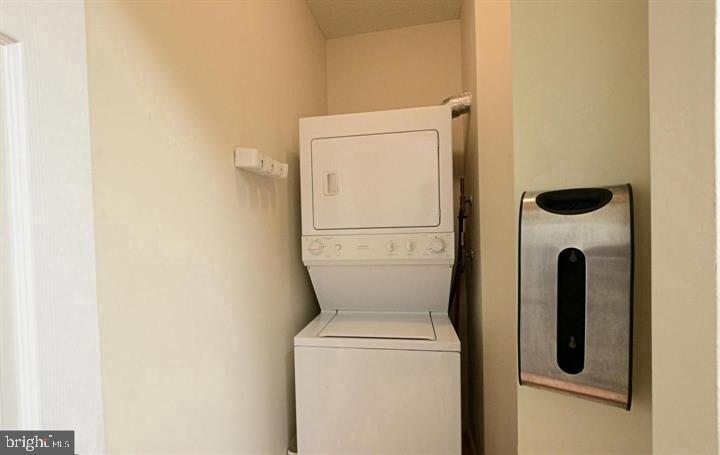 VANTAGE POINT EAST @ LEISURE WORLD - Residential
