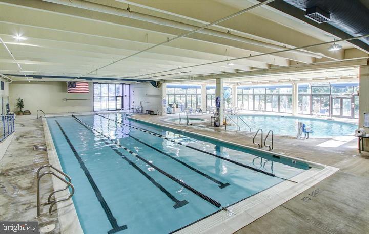 VANTAGE POINT EAST @ LEISURE WORLD - Residential