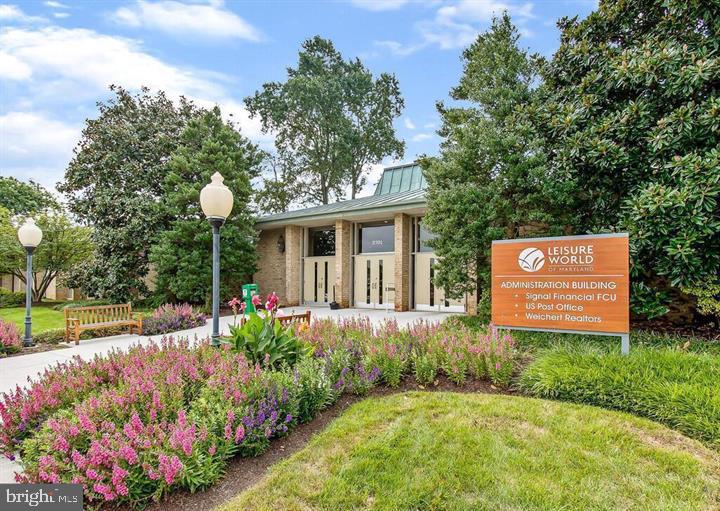 VANTAGE POINT EAST @ LEISURE WORLD - Residential