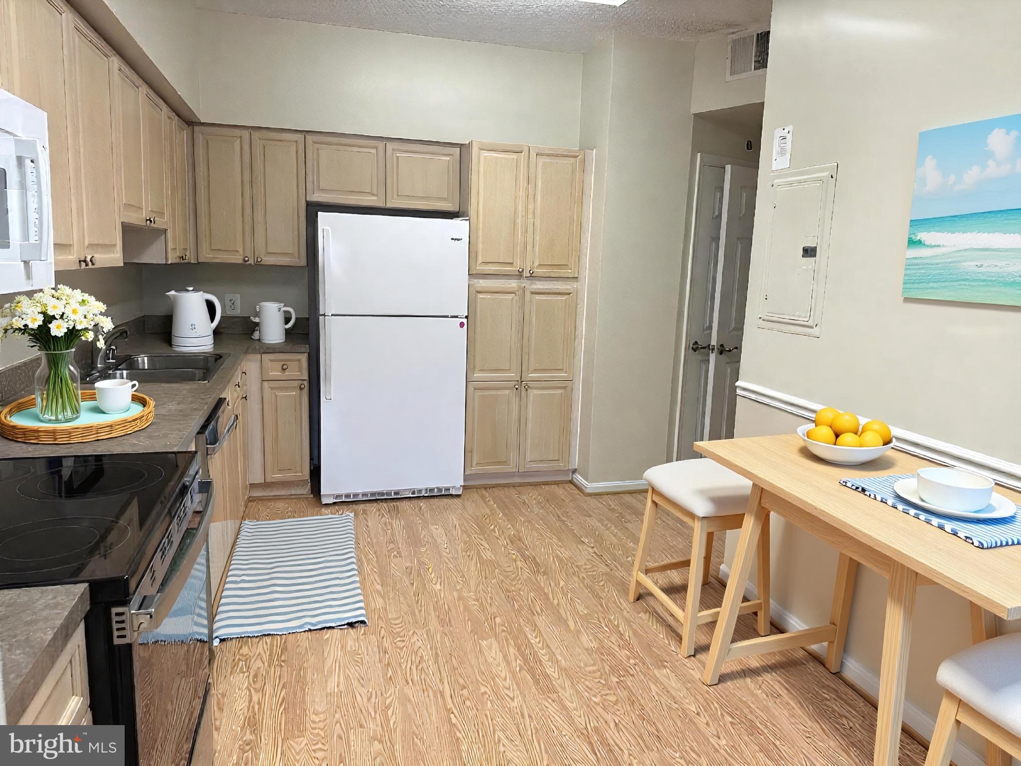 VANTAGE POINT EAST @ LEISURE WORLD - Residential