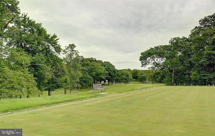 VANTAGE POINT EAST @ LEISURE WORLD - Residential