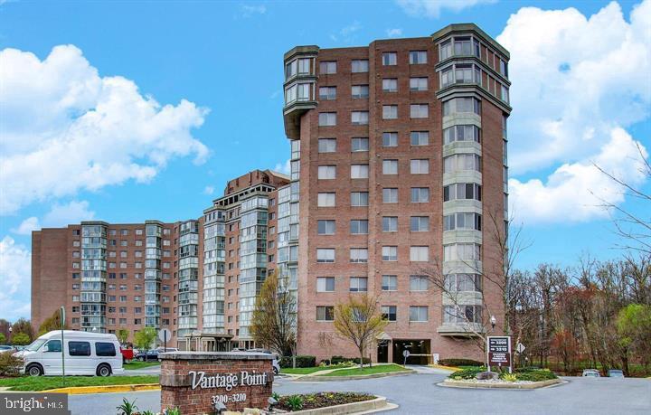 VANTAGE POINT EAST @ LEISURE WORLD - Residential