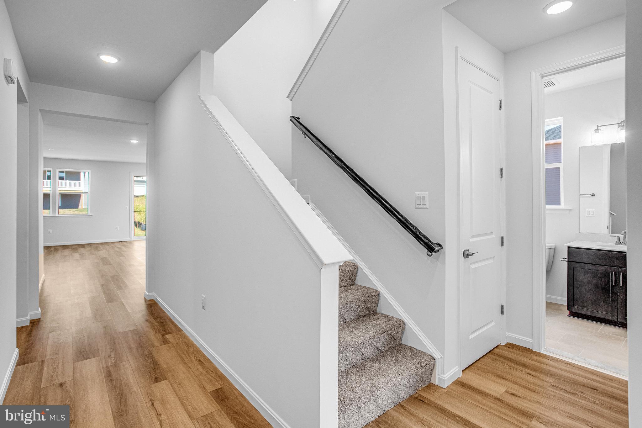 ROUND HILL MEADOWS - Residential