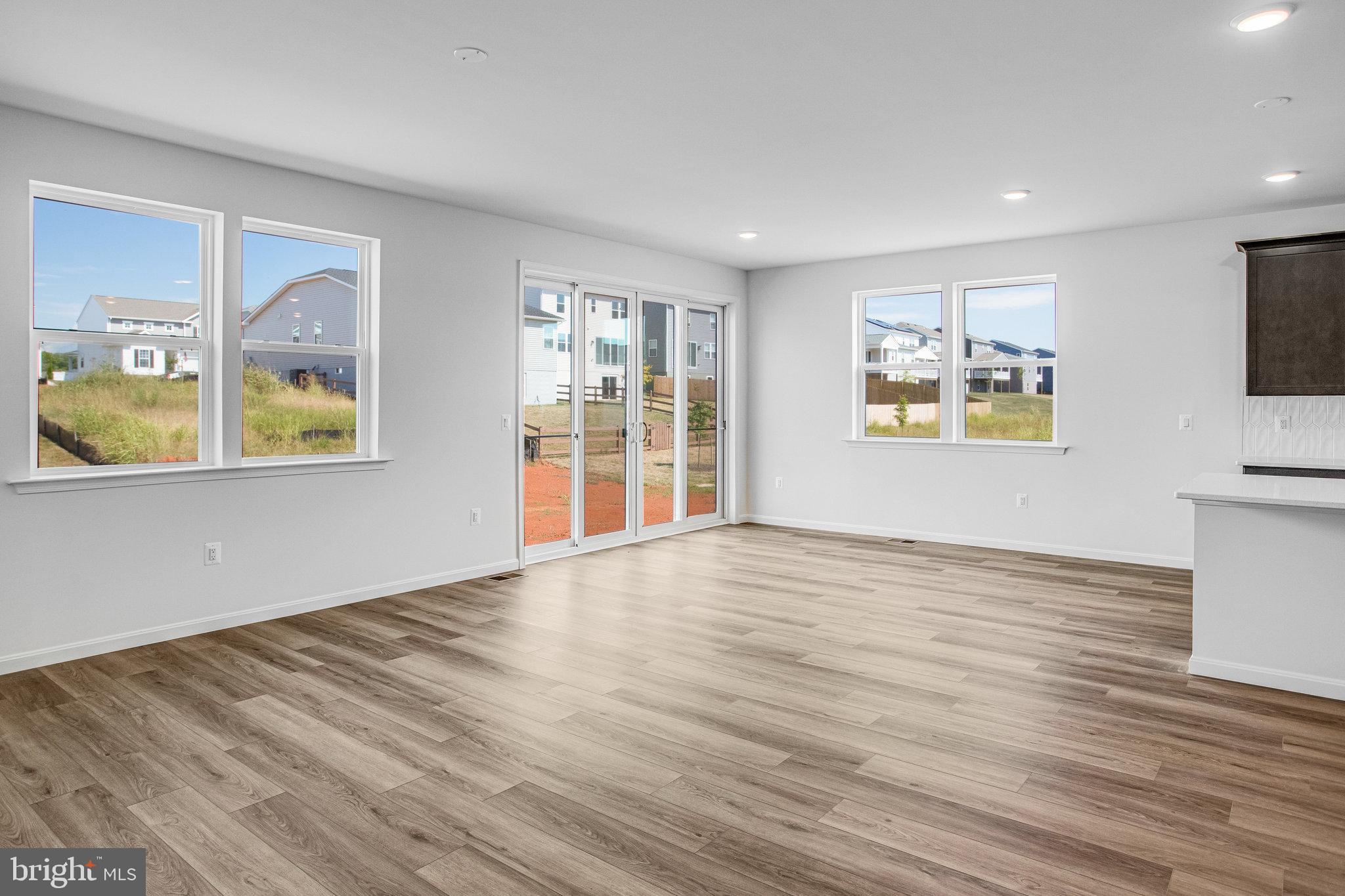 ROUND HILL MEADOWS - Residential