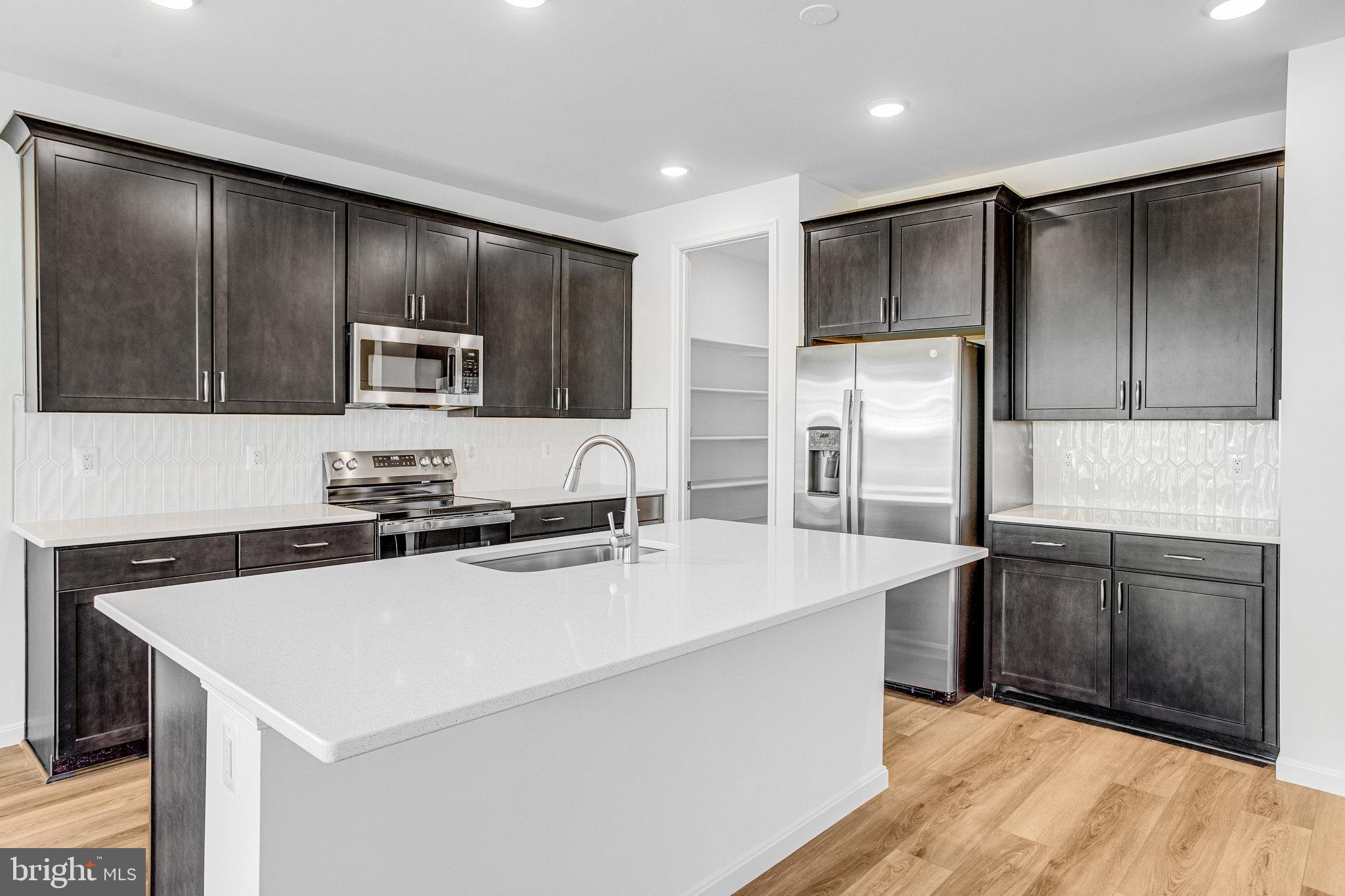 ROUND HILL MEADOWS - Residential