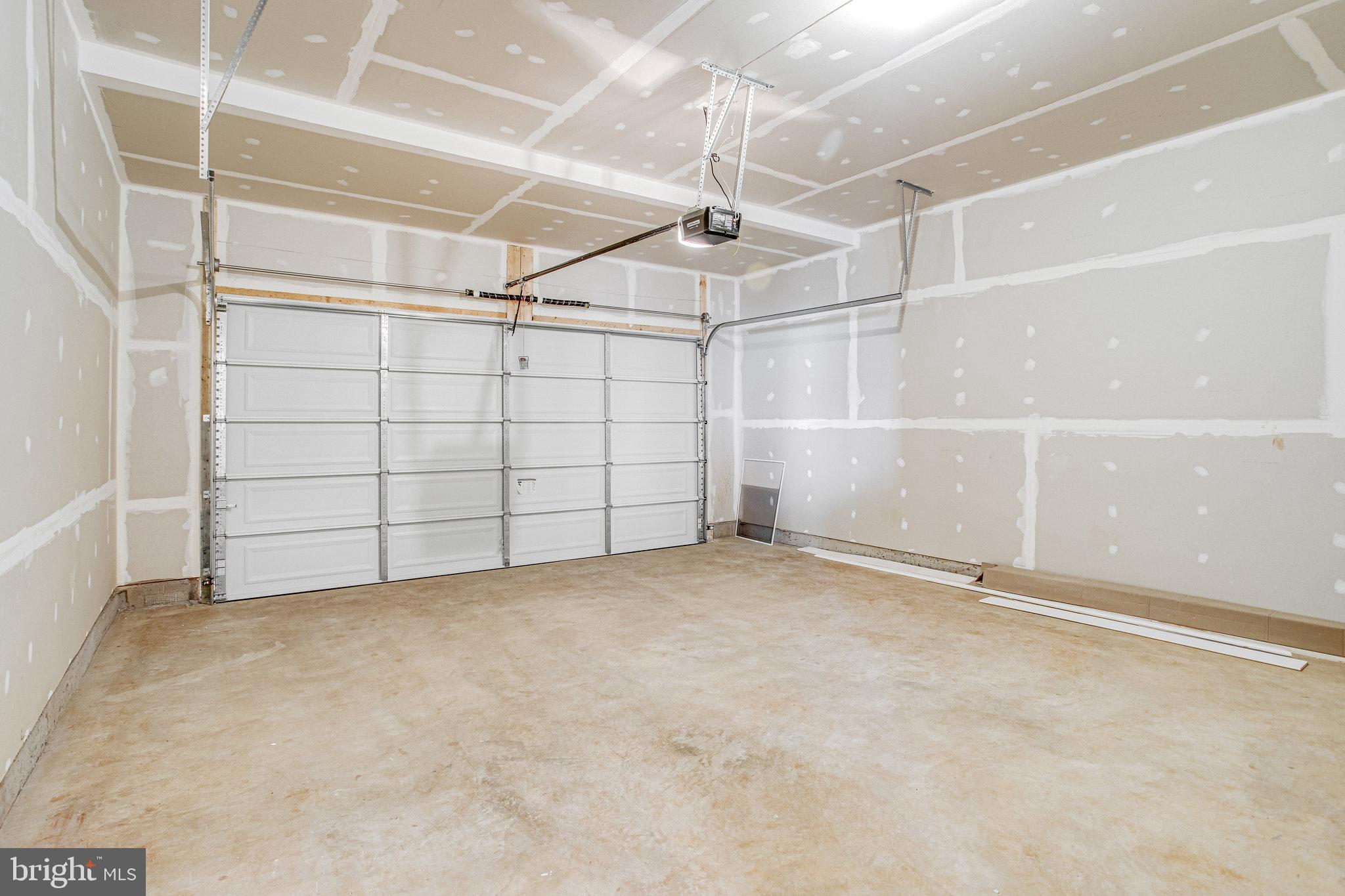 ROUND HILL MEADOWS - Residential