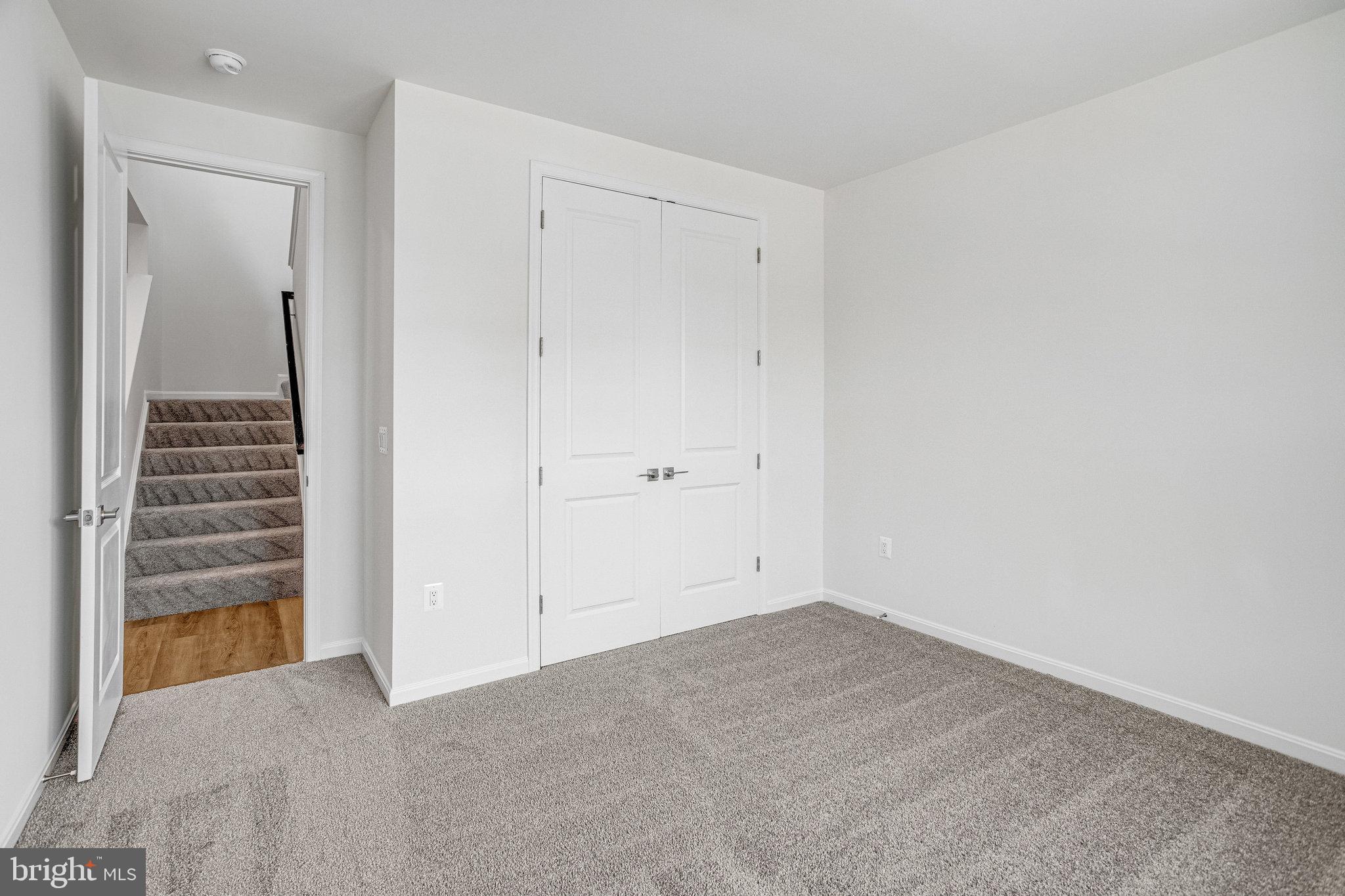 ROUND HILL MEADOWS - Residential