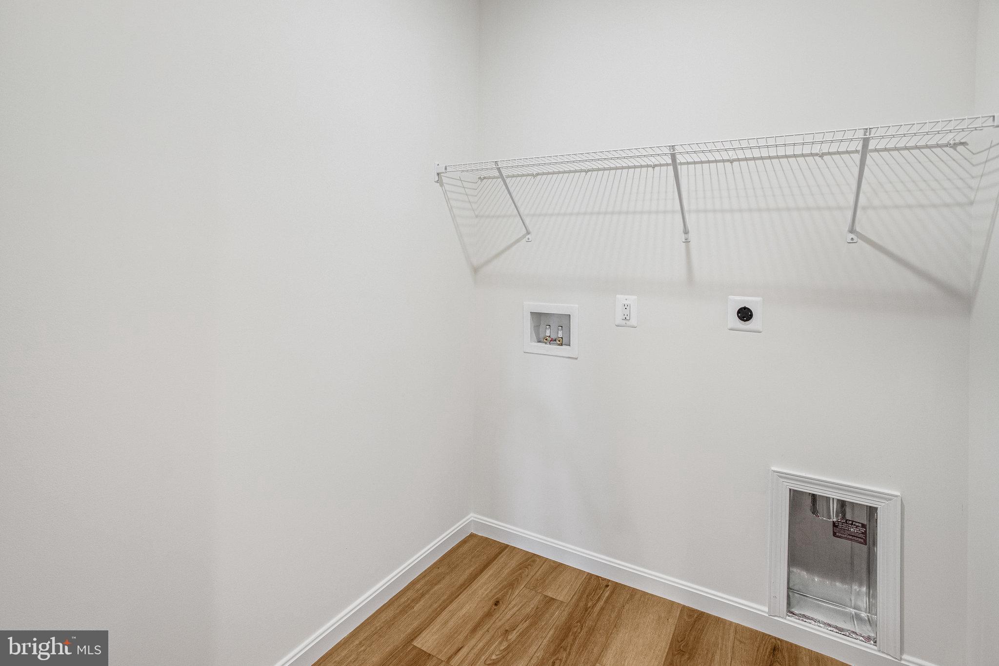 ROUND HILL MEADOWS - Residential