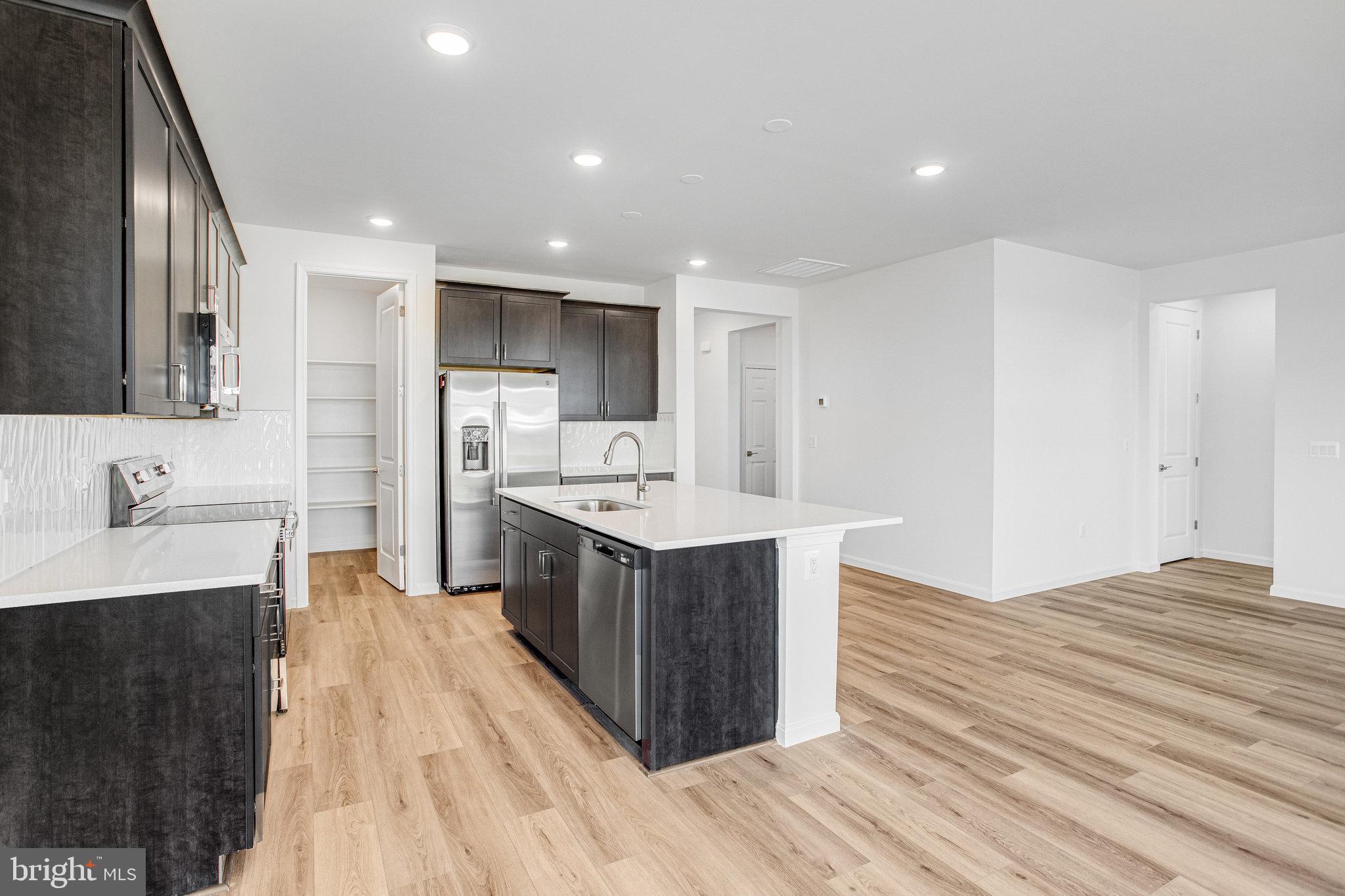 ROUND HILL MEADOWS - Residential