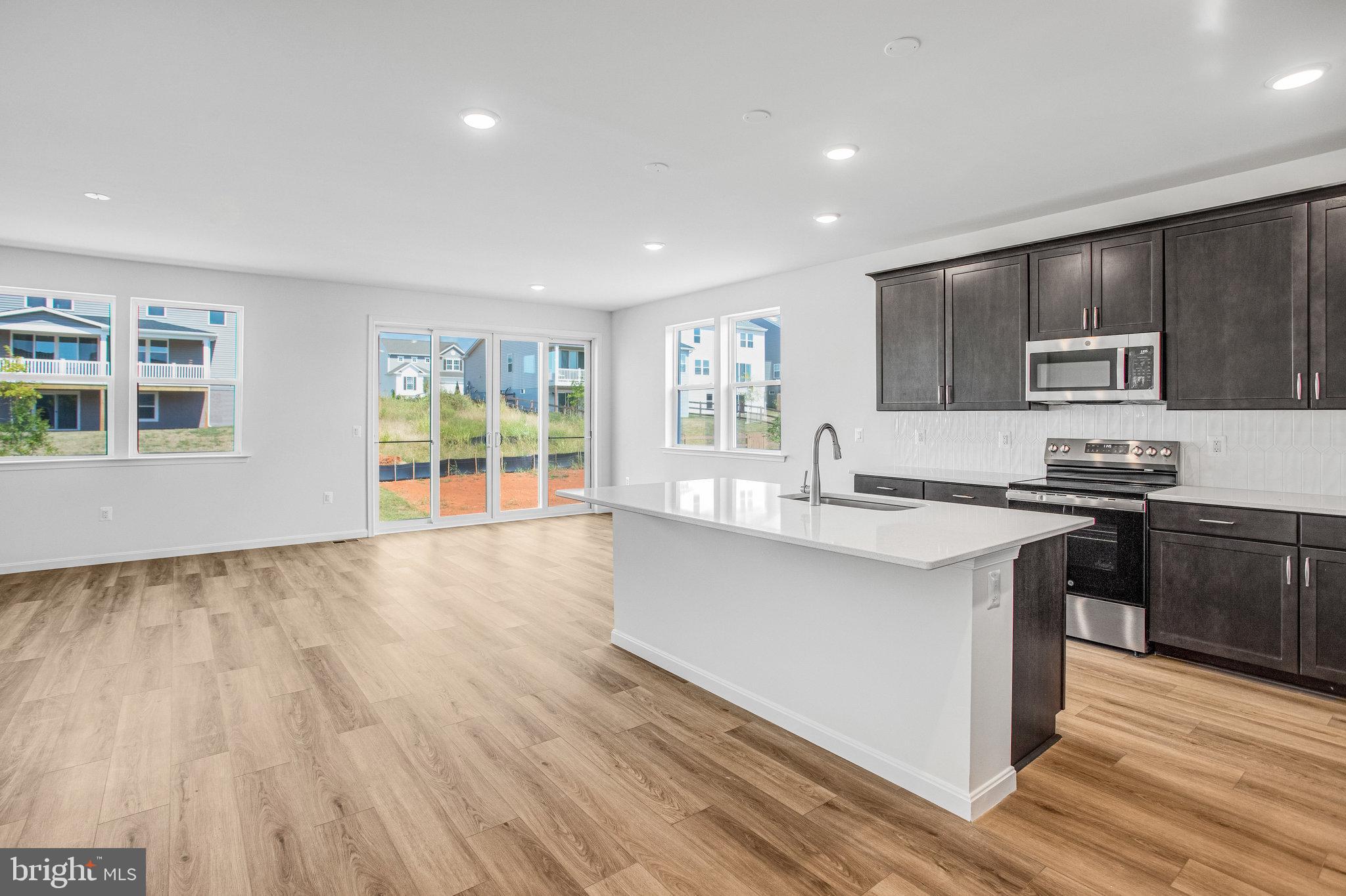 ROUND HILL MEADOWS - Residential