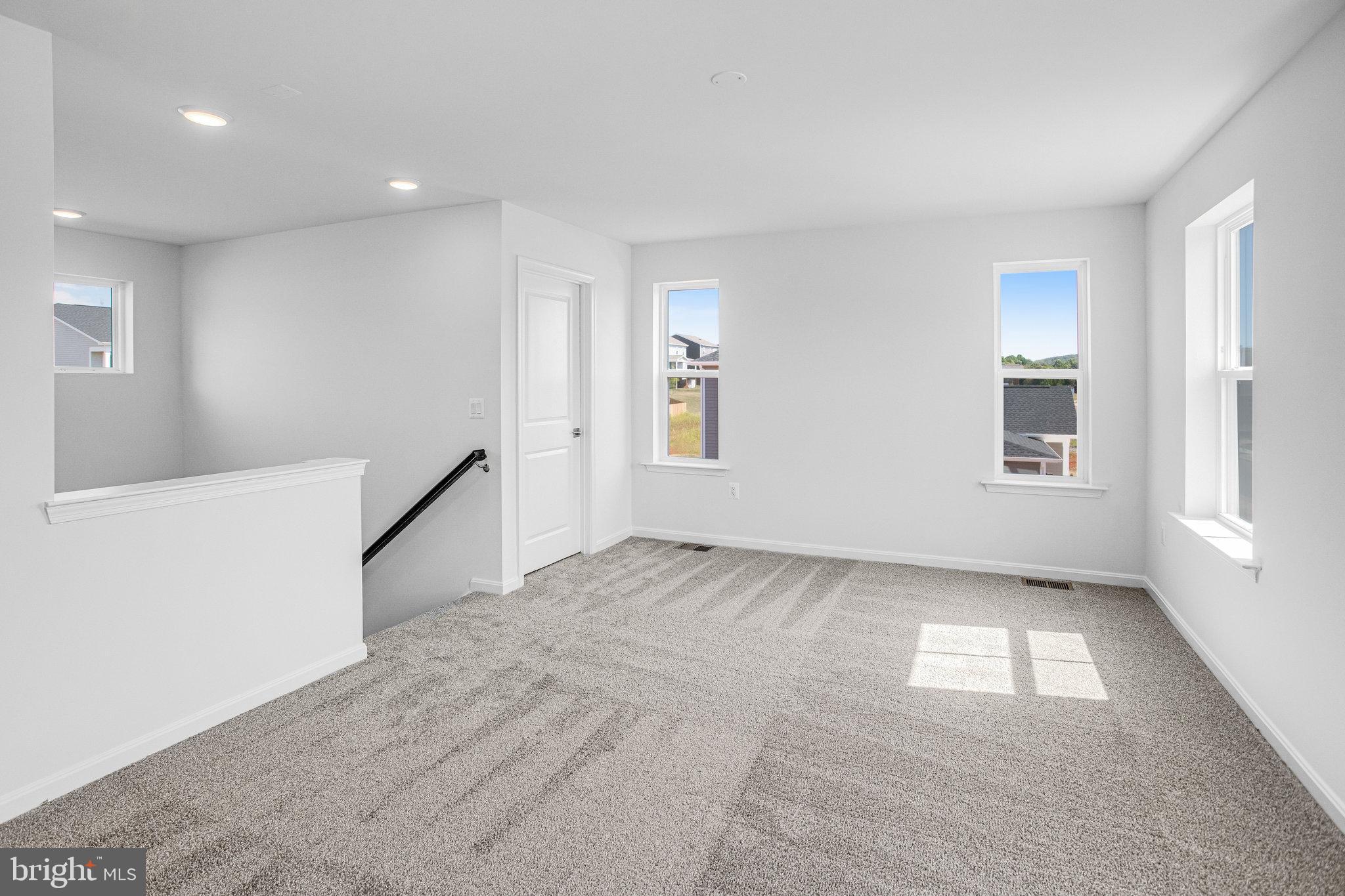 ROUND HILL MEADOWS - Residential