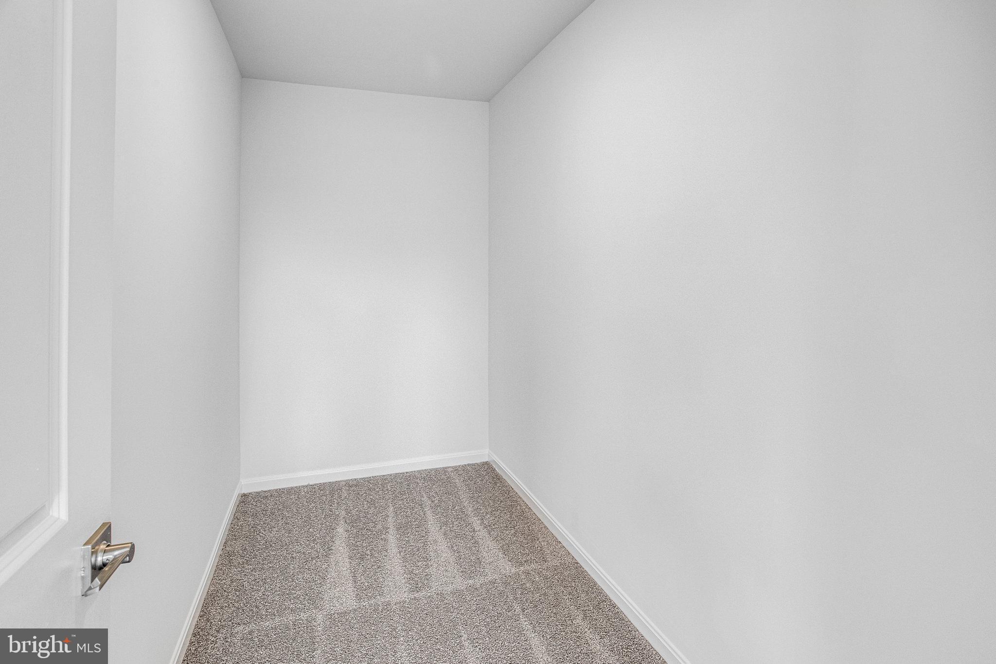 ROUND HILL MEADOWS - Residential