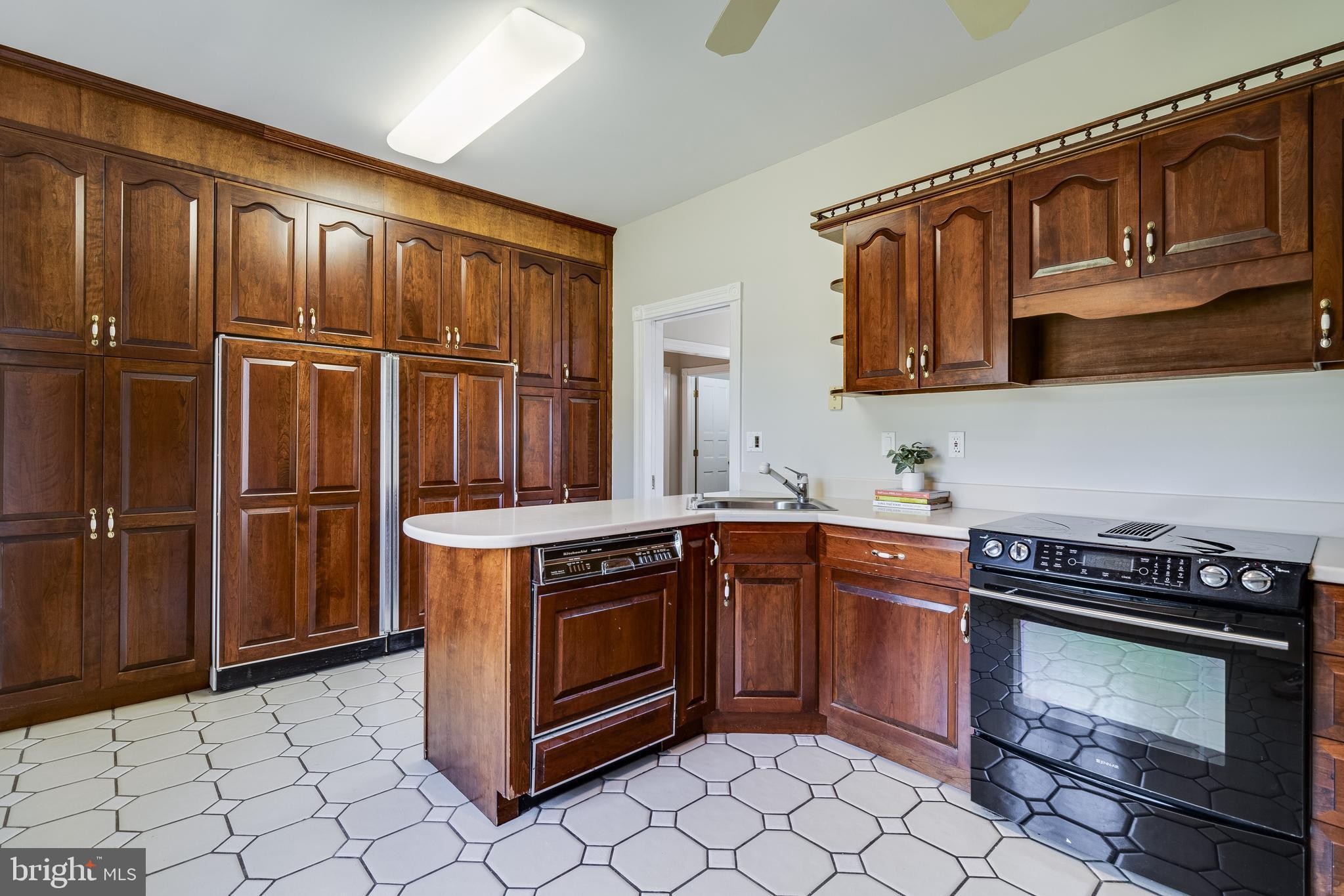 LOCUST GROVE ESTATES SUB - Residential