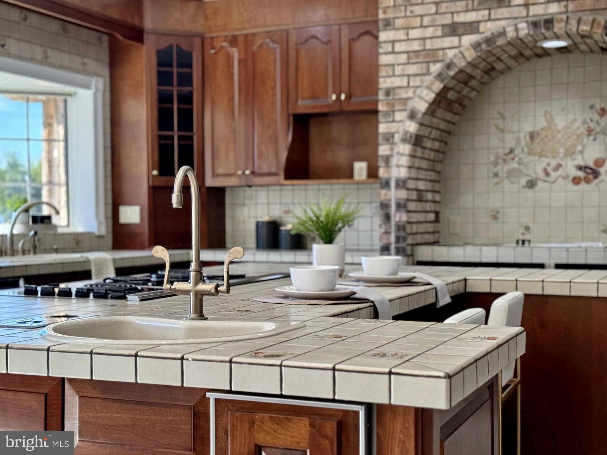 LOCUST GROVE ESTATES SUB - Residential