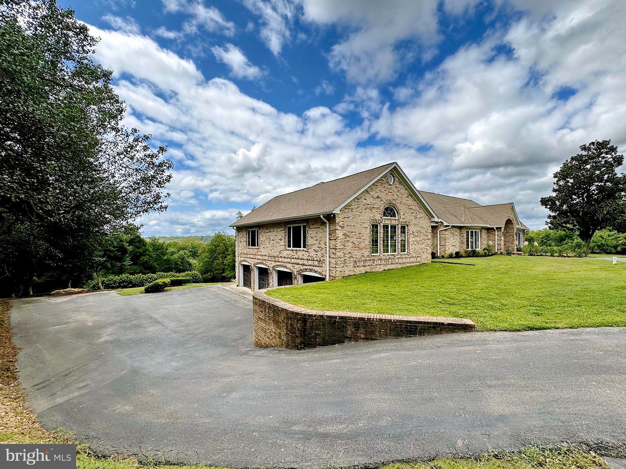 LOCUST GROVE ESTATES SUB - Residential