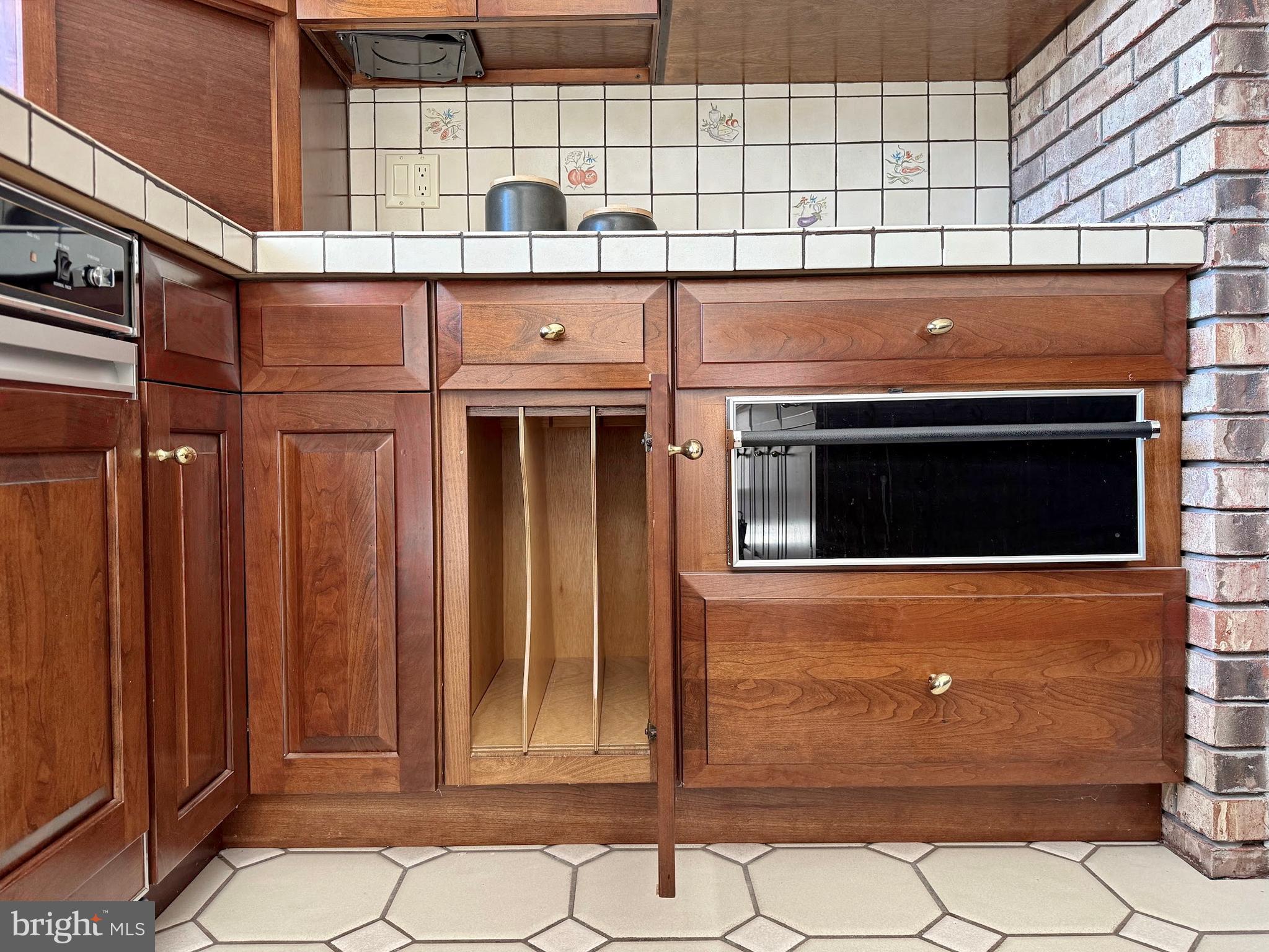 LOCUST GROVE ESTATES SUB - Residential