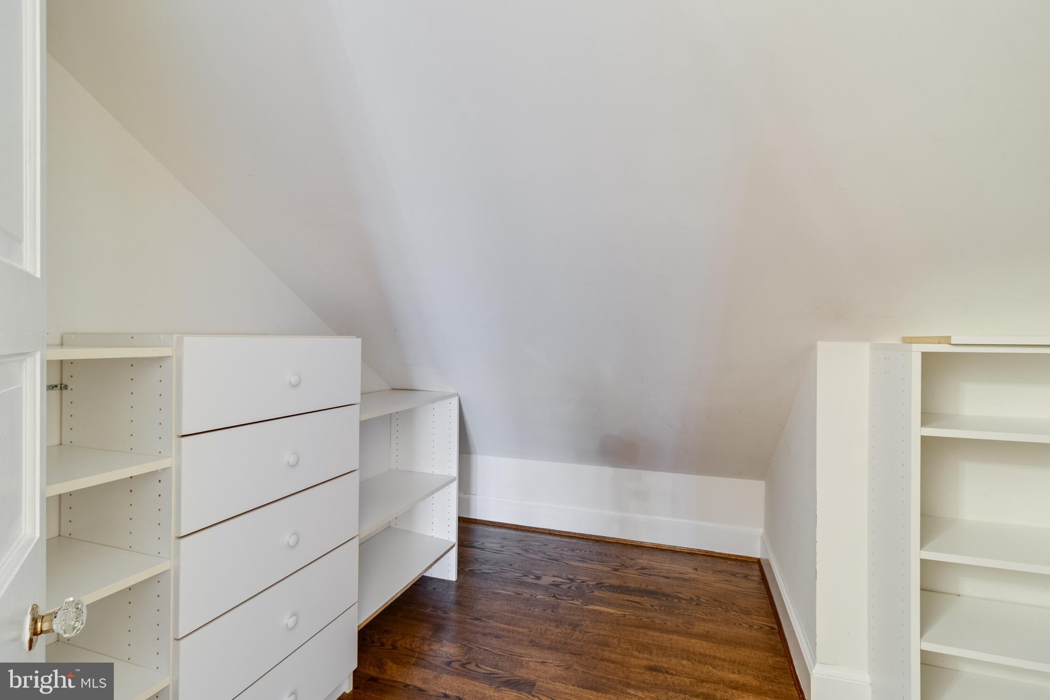 LOCUST GROVE ESTATES SUB - Residential